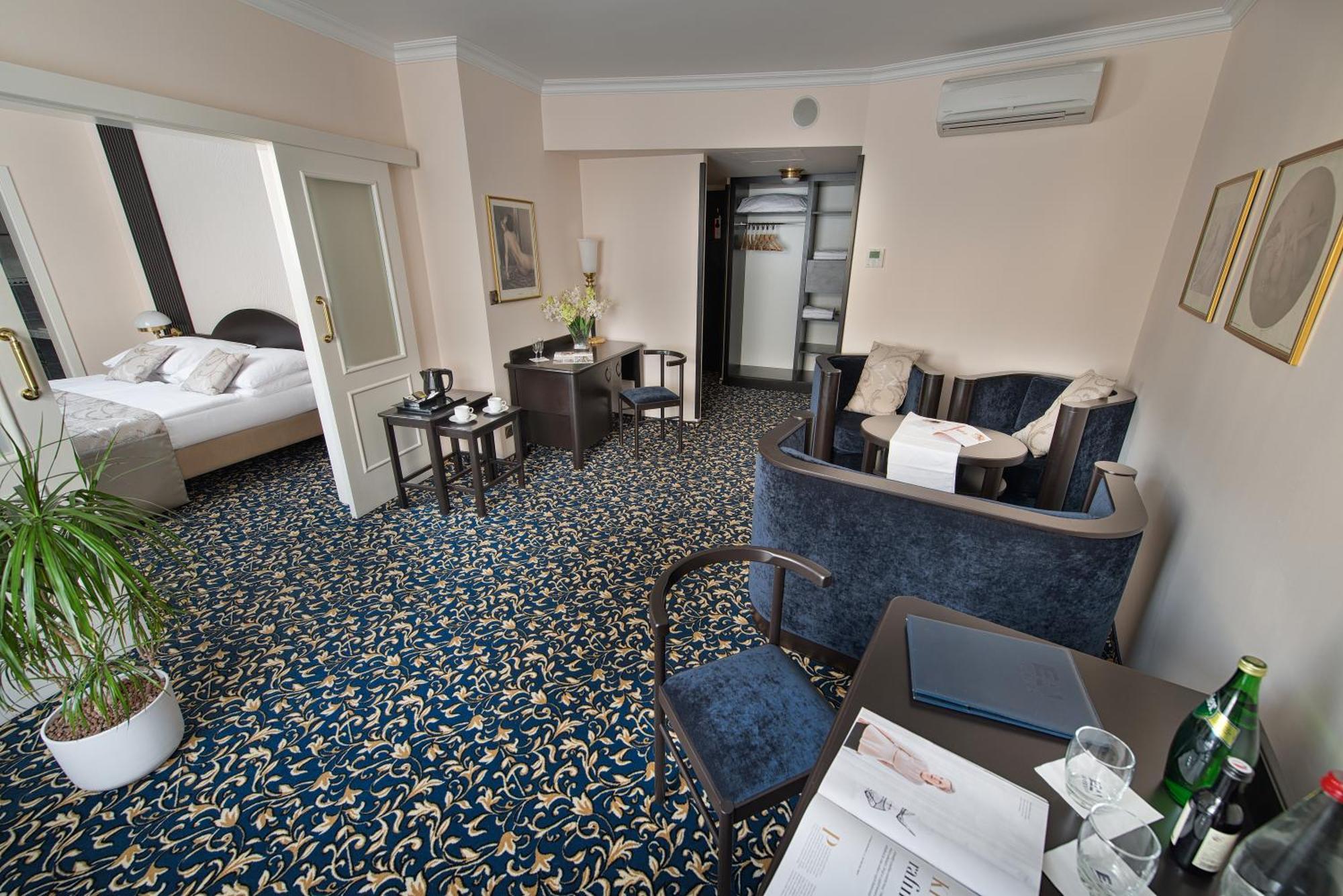 Hotel Esprit Prague Exterior photo
